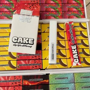 Twisted berry cake disposable